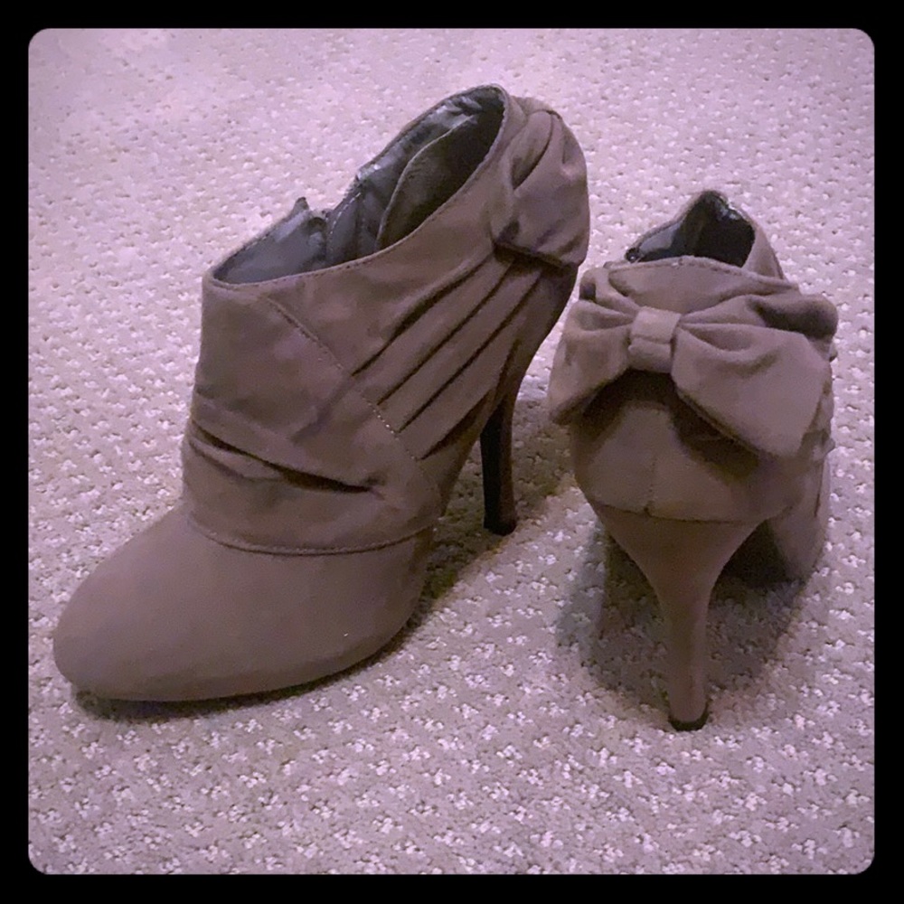 Gray suede bootie